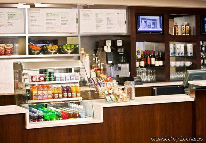 纽堡斯图尔特机场万怡酒店 外观 照片